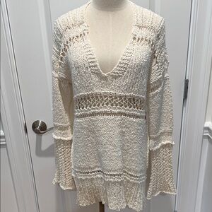 Free People Cream Knit sweater/cover up new tag. Size Small.
